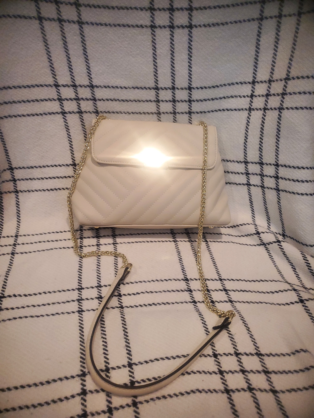 Liz Claibirne, Elegant Cream Quilted Chain Shoulder Bag